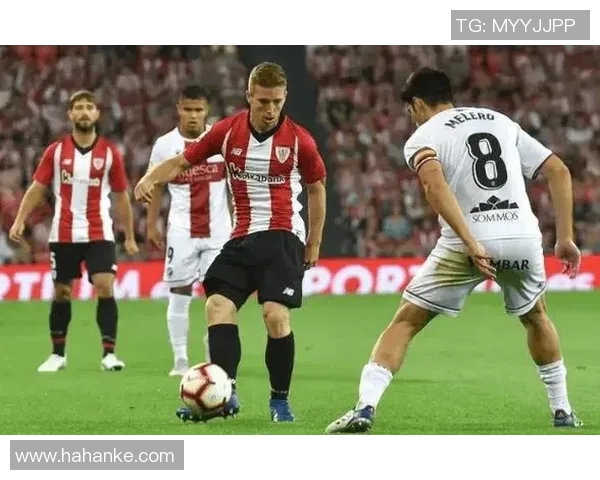 拉迪与赫尔辛基的激烈对决揭示足球战术与团队协作的精彩瞬间